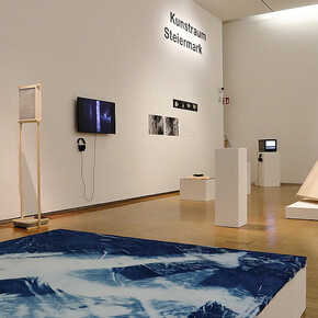 Verschiedene künstler, Kunstraum Steiermark 2025, ausstellungsansicht. Mit freundlicher genehmigung der Neuen Galerie Graz