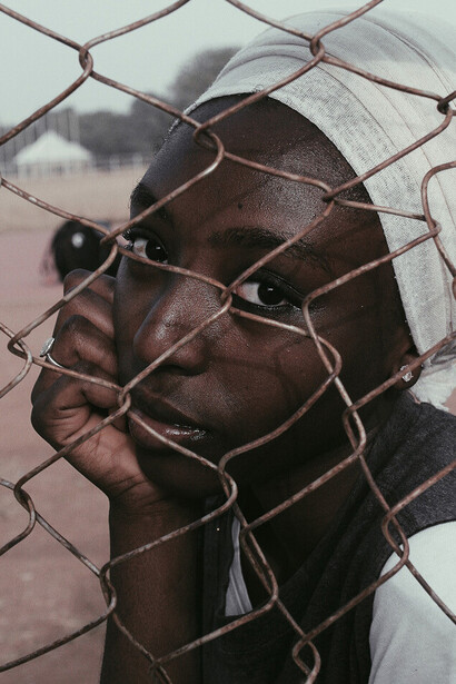 Schiavitù. Quando si parla di moderna schiavitù, ci si riferisce essenzialmente a situazioni di sfruttamento che una persona non può rifiutare o lasciare a causa di minacce, violenza, coercizione o inganno