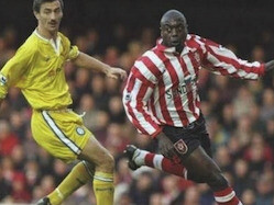 Antes de su llegada al fútbol inglés había realizado pruebas en equipos modestos sin éxito. Nada hacía presagiar que aquel jugador terminaría vistiendo la camiseta de un club de la Premier League. Southampton, Inglaterra