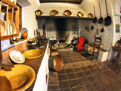 Cocina popular, Exhibition view. Courtesy of Museo Unicaja de Artes y Costumbres Populares