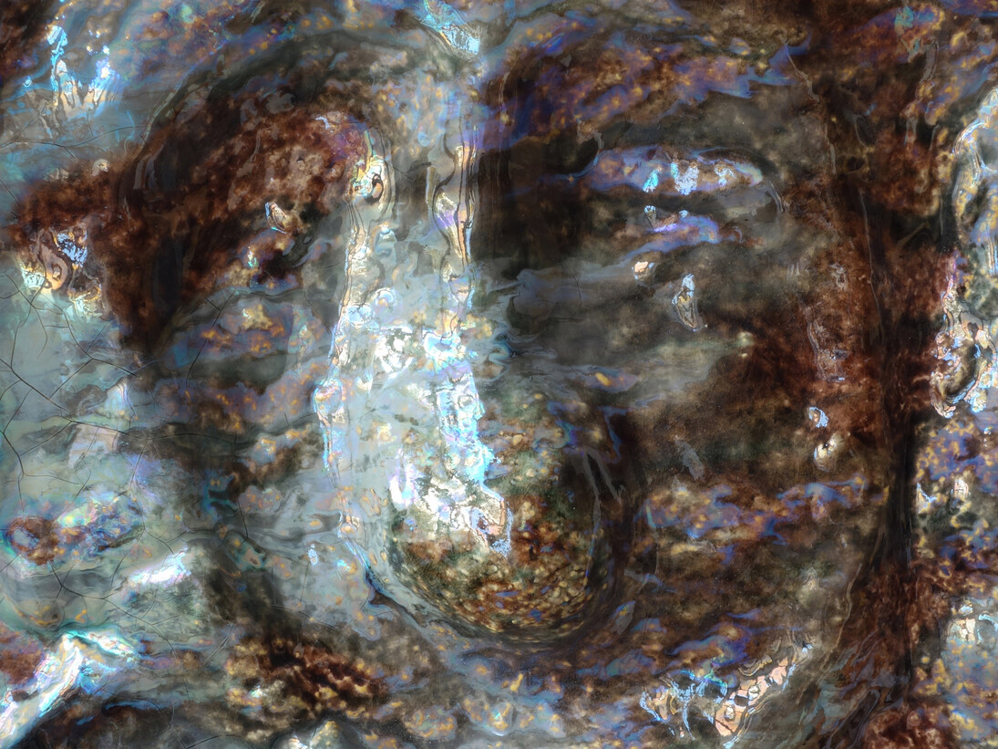 Markus Karstiess, Stoner (mood I), Detail, 2013, Lustre glazed ceramic, 44.5 x 25.5 x 5.5 cm © Markus Karstiess/ VG Bild-Kunst, Bonn 2007-2015. Courtesy the artist and Bruce Haines Mayfair
