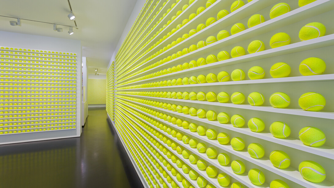 Installation views: David Shrigley, ‘Mayfair Tennis
Ball Exchange’, solo exhibition, Stephen Friedman
Gallery (2021). Copyright David Shrigley. Courtesy
the artist and Stephen Friedman Gallery, London.
Photo by Mark Blower.
