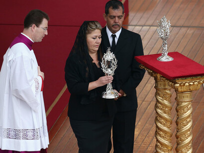 Floribeth Mora im Vatikan