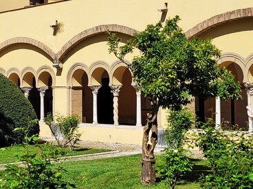 Interno del Chiostro del complesso monastico di Santa Sofia. Benevento, Italia