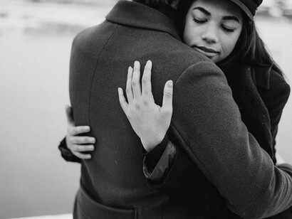 People hugging 