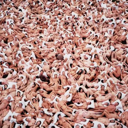 Spencer Tunick, Flanders 2 (Gaasbeek Castle, Belgium) 2011