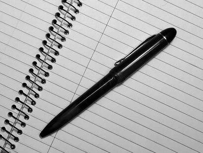 El deterioro actual de la crítica responde, en parte, a la confusión entre opinión y juicio, entre promoción y análisis, entre consumo y contemplación