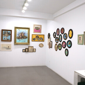 Dan Barry, As funny as it may seem, exhibition view. Courtesy of Bert Green Fine Art