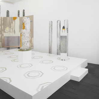 Installation view, Evy Jokhova: I dance for you my edifice, 2018. Photo: Andy Keate, Courtesy of l’étrangère