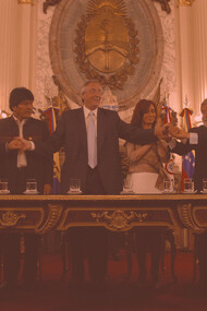Rafael Correa, Evo Morales, Néstor Kirchner, Cristina Fernández, Luiz Inácio Lula da Silva, Nicanor Duarte e Hugo Chávez assinando a Ata Fundacional do Banco do Sul em Buenos Aires (2007)