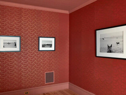 Summers Moore, Lobitos pueblo fantasma (Lobitos ghost town), exhibition view. Courtesy of Geary Contemporary