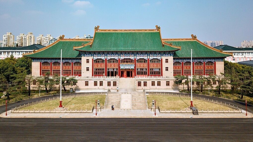 Shanghai former City Hall, ph. Legolas24 (a student of the Tongji University; when I visited the place this building was under restoration)