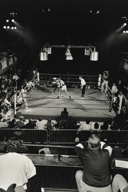 Larry Fink, Blue horizon, Philadelphia, Pennsylvania (detail), January 1990, 1990. Courtesy of Philadelphia Museum of Art