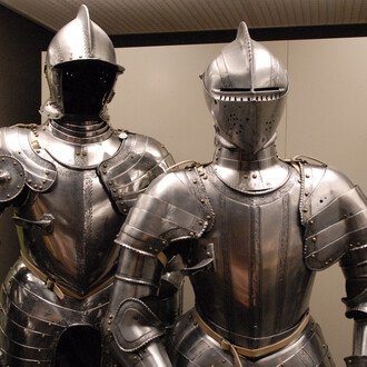 Arms and Armour Gallery. Courtesy of Royal Museum of the Armed Forces and Military History