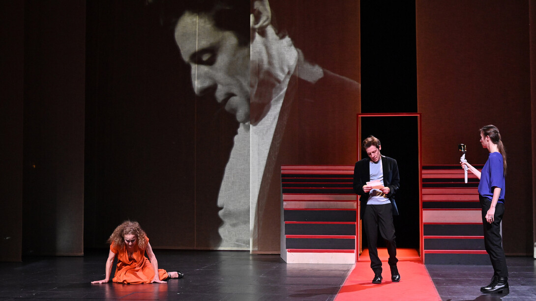 Le rouge et le noir. Avec l'aimable autorisation du Théâtre des Salins Martigues