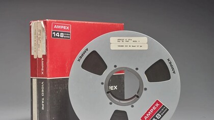 Una delle videocassette originali dello sbarco sulla Luna dell'Apollo 11 andate all’Asta di Sotheby's
