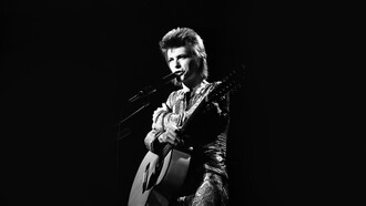 David Bowie, nel primo tour statunitense, si esibisce al Santa Monica Civic Auditorium, USA, (1972)
