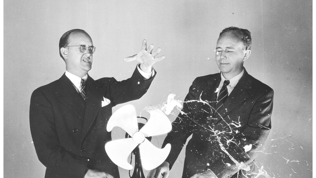 Dr. Harold Edgerton, Dropping an egg into a fan!, 1940, © Harold Edgerton Archive, MIT. Courtesy Michael Hoppen Gallery