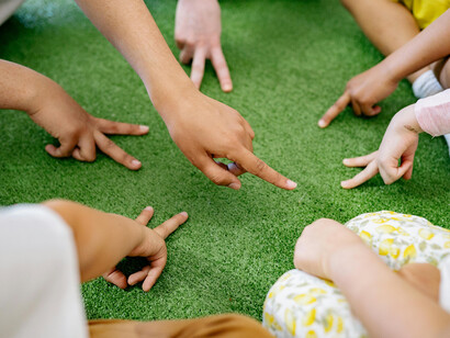 Le emozioni sono state spesso considerate come un ostacolo al pensiero razionale, è importante riportarle in luce e offrire uno spazio di comprensione