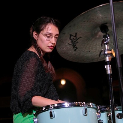 Margherita Parenti, classe 1997, Pavullo nel Frignano (MO). Ha collaborato e collabora con diverse formazioni di jazz e musica originale