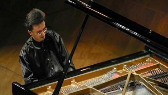 Il pianista Andrea Bacchetti