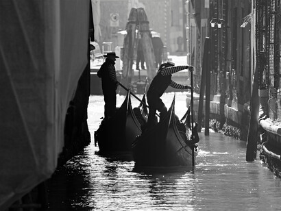 Scorcio su angolo di Venezia al passaggio di Gondole, Venezia, Italia