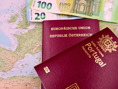 Passaportes. Mesmo quando se alcança a fluência no idioma local, como no meu caso o alemão, sempre haverá características nossas que não se traduzem completamente