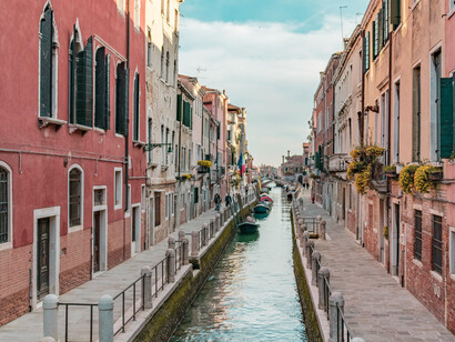 La ville de Vivaldi et Casanova mériterait alors le titre de capitale européenne des fêtes et plaisirs et devient un théâtre grandeur nature