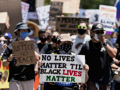 Un racismo sistémico ha acercado a millones de estadounidenses blancos a los estadounidenses negros