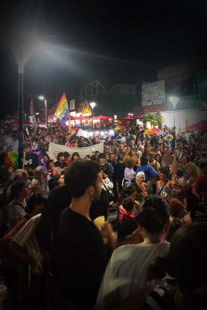 Gran convocatoria en la Marcha del Orgullo Antifascista y Antirracista, 01 de febrero de 2025, Villa Gessell, Buenos Aires, Argentina