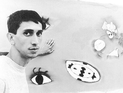 O pintor Leonilson mostra outra obra sua