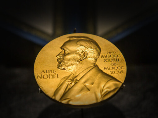 Medalla del Premio Nobel, galardón otorgado a personajes destacados en las artes y las ciencias desde 1901