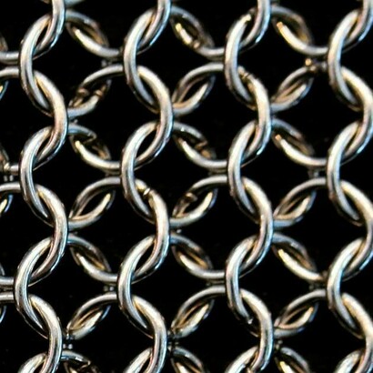 Le maschere possono nascere per proteggerci dal dolore, diventando nel tempo una vera e propria armatura