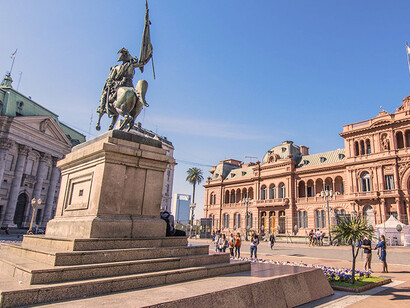 Estatua de San Martín frente a La Casa Rosada en Buenos Aires, Argentina