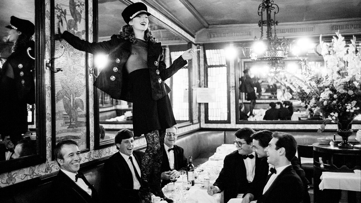 Arthur Elgort, Kate Moss at Cafe Lipp, Paris, Vogue Italia,1993. © Arthur Elgort, courtesy of Fahey/Klein Gallery, Los Angeles