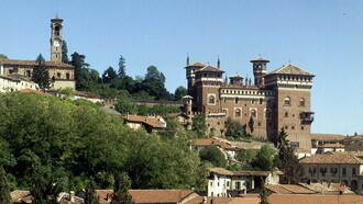 Castello Cereseto, Monferrato, Italia. Dopo le nozze, Riccardo Gualino si stabilisce a Cereseto in un castello appena restaurato, dove prende vita una collezione d’arte fra le più ricche e ricercate del mondo