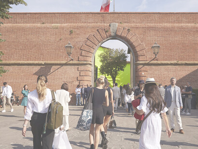 Pitti Uomo 104, Firenze, Italia. All'Istituto degli Innocenti, "Transitions" è l’installazione degli studenti dello IED che si raccontano come futuri protagonisti attivi di un mondo che dovranno abitare