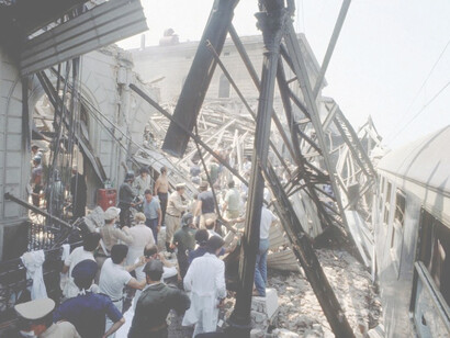 Anni di piombo, attentato alla stazione di Bologna, Italia. Primi soccorsi alla strage di Bologna del 2 agosto 1980