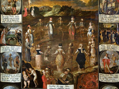 Nueve mujeres de diferentes rangos sociales, desde la emperatriz hasta el bufón, bailan con los muertos. Pintura alemana de la danza de la muerte. siglo XVIII. Una economía de la salvación
