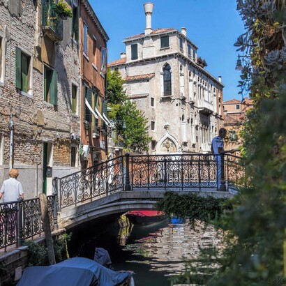 Palazzo Soranzo Van Axel è un palazzo di Venezia sito nel sestiere di Cannaregio, Venezia, Italia