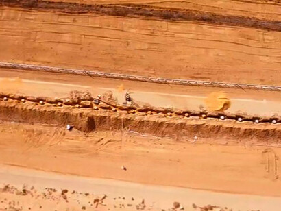 Barrière contre les tunnels le long de la frontière entre Israël et la bande de Gaza. Cette vue du monde et partie labourée par les metteurs en terre, infligent le désastre et le désarroi de nos principaux acteurs géopolitiques © By IDF Spokesperson's Unit, CC BY-SA 3.0