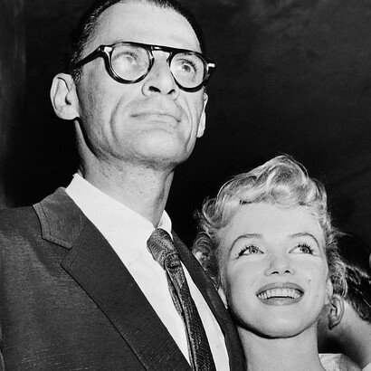 Arthur Miller con la que fue su esposa, Marilyn Monroe