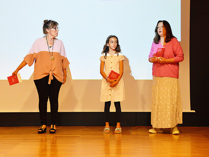 Manoli Gámez, Lúa Meliani y Lourdes Carreras durante la fiesta literaria en el Espai Margarita Xirgu