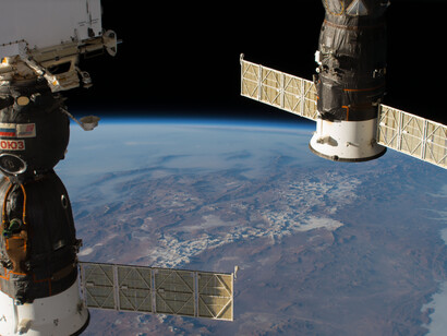 Soyuz e Proton attraccati alla ISS