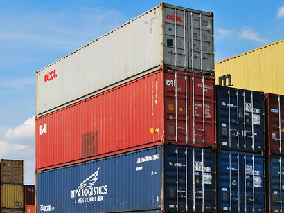 La teoría del valor de la economía austriaca explica que los precios no son solo una cuestión de costos de producción, sino que reflejan las preferencias y restricciones de los consumidores