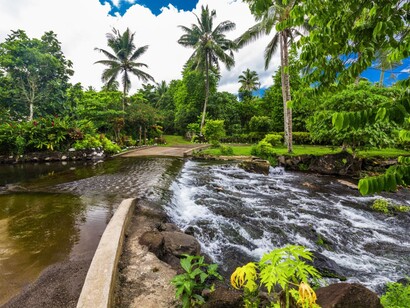 La Cross Island Road attraversa il centro montuoso dell'0isola di Upolu, Western Samoa