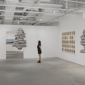 Louise Bourgeois, Soft landscape, exhibition view. Courtesy of Hauser & Wirth Gallery