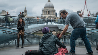 La primera y más cercana expresión del bien común es desear y buscar lo mejor para quienes están cerca de nosotros