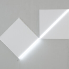 François Morellet, Enfilade n°1, 2013 Acrilico su tela su legno e neon bianco, 184x241 cm Courtesy A arte Invernizzi, Milano
