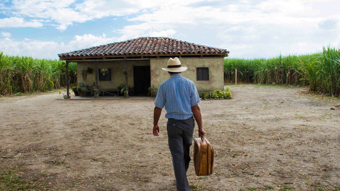 La tierra y la sombra, César Augusto Acevedo